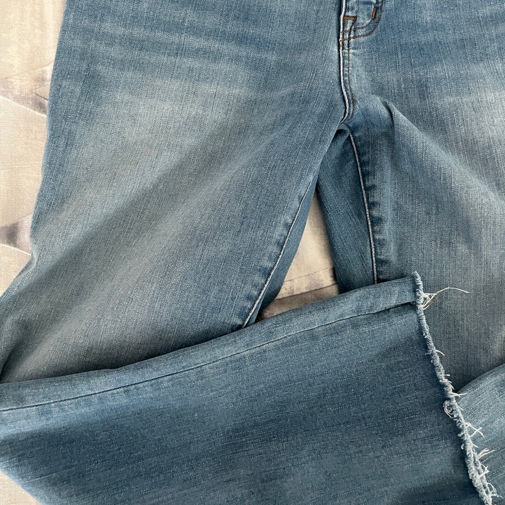 Madewell Cali-Demi Boot Jeans.  Size 32. EUC.  Light wash with stretch! - Picture 4 of 10